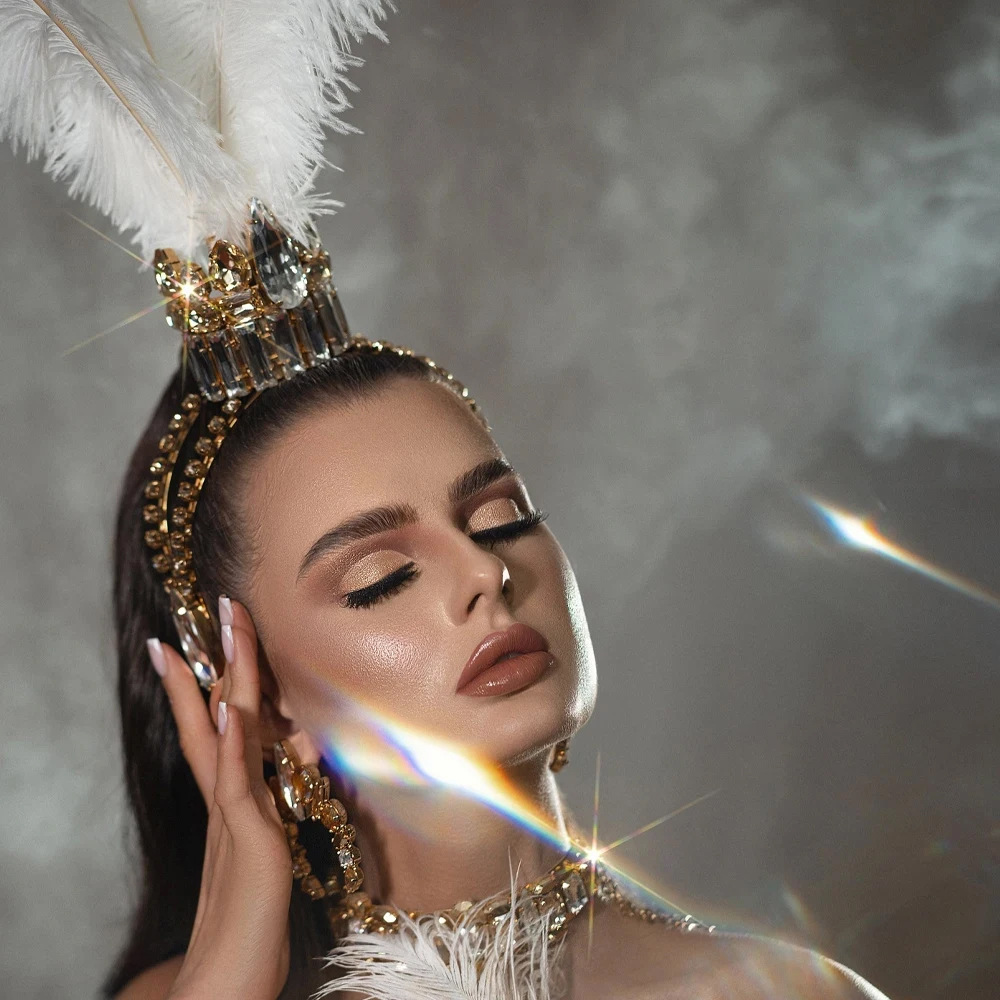 Queen Accessories - Best-selling Queen Exaggerated Feather Crown Headpiece