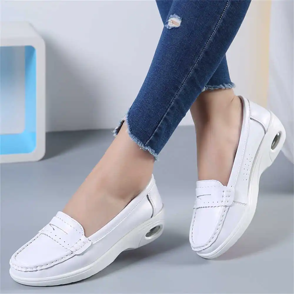 Thick Sole Slipon White Traine - Women Accessories Brand Name 评论和价格